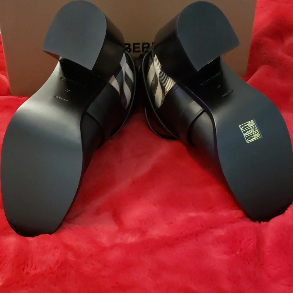 Burberry Booties - Picture 6 of 9
